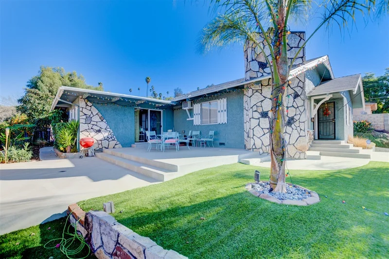450 Chestnut Lane, Escondido, CA 92025