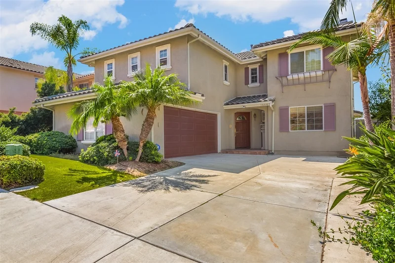 10276 Valley Waters Dr, Spring Valley, CA 91978