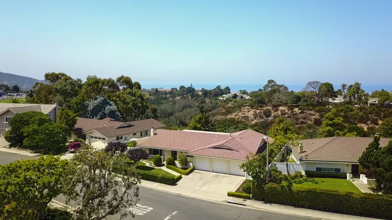 8554 Cliffridge Ave, La Jolla, CA 92037