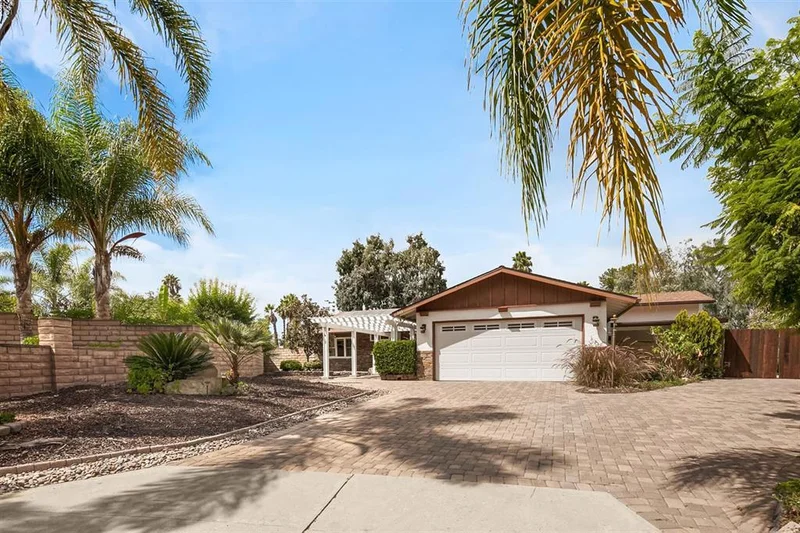 515 Wild Horse Ln, San Marcos, CA 92078