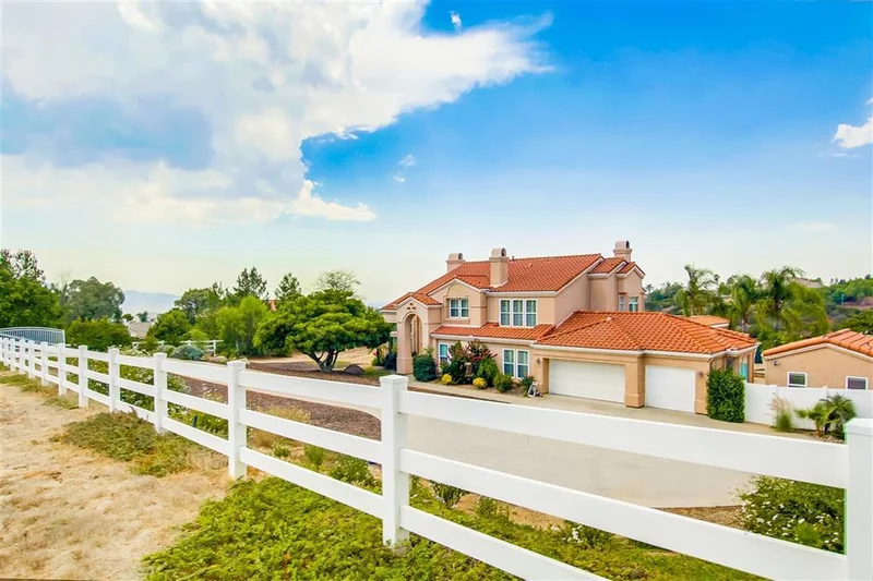 10288 El Capitan Real Rd, El Cajon, CA 92021