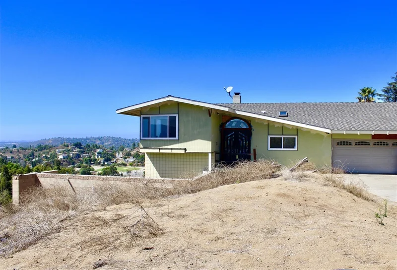 10112 Crestview Heights, La Mesa, CA 91941