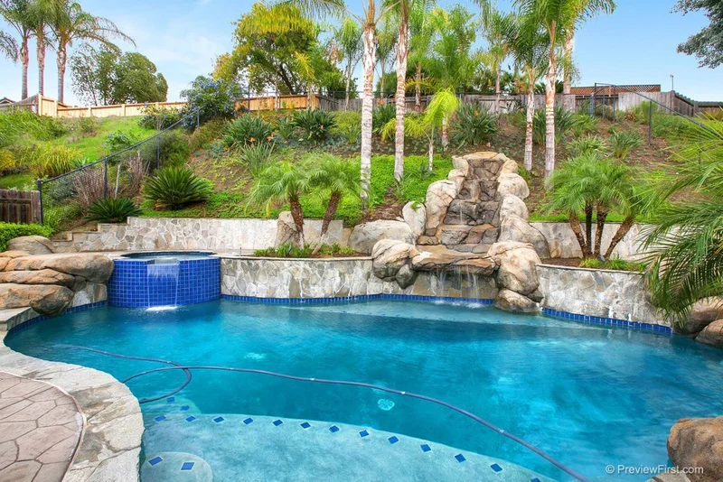 1891 Donahue Dr, El Cajon, CA 92019
