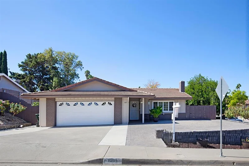 1005 Rose St., Escondido, CA 92027