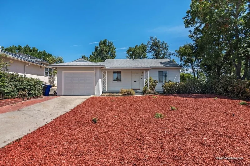 8796 Van Horn St., La Mesa, CA 91942