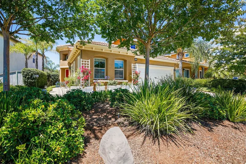 10254 Spruce Woodlands Way, Escondido, CA 92026