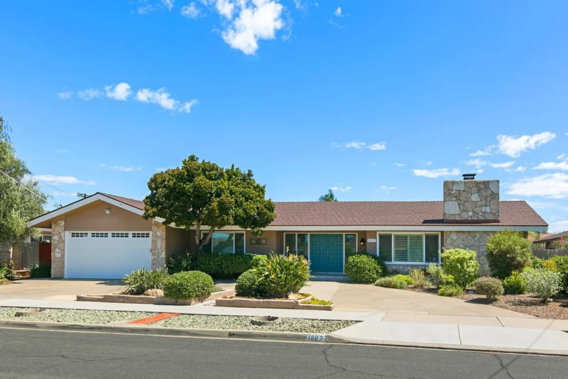 1227 Vista Capitan Dr, El Cajon, CA 92020