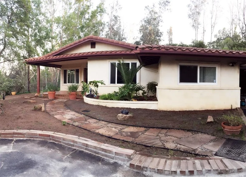 11219 Posthill Rd., Lakeside, CA 92040