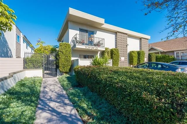 1254 Robinson #8, San Diego, CA 92103