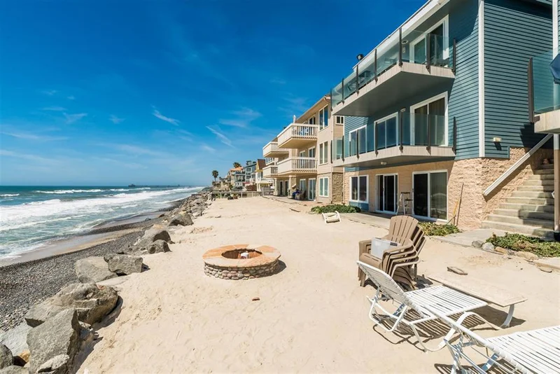 1133 Pacific St #A, Oceanside, CA 92054