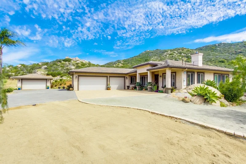 421 Peutz Valley Rd., Alpine, CA 91901