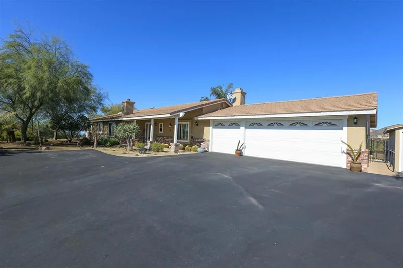 27443 Carlata Ln, Valley Center, CA 92082
