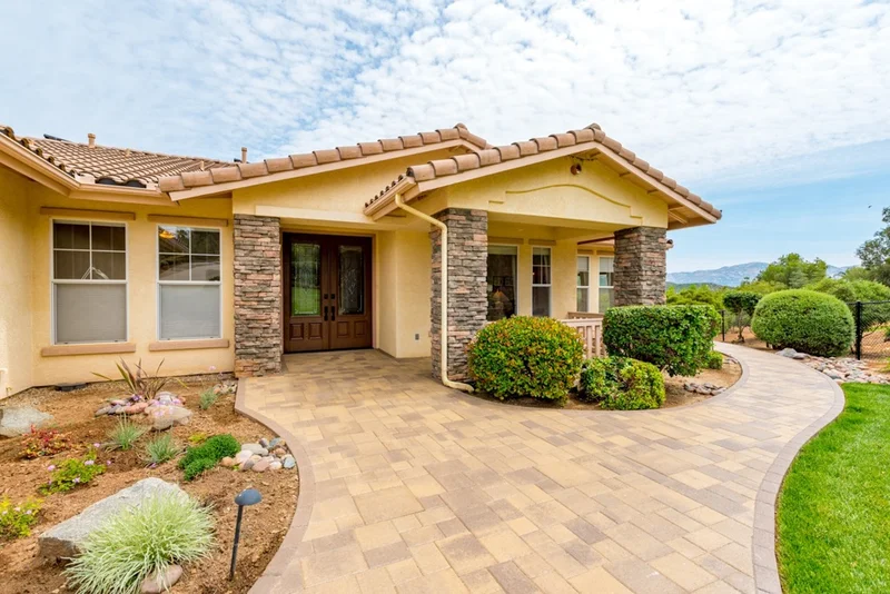 2756 Southern Oak Road, Ramona, CA 92065