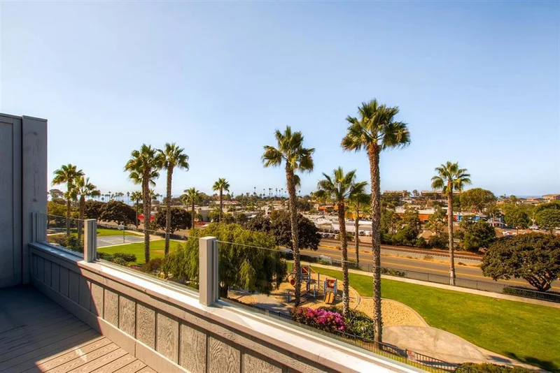 1020 Dewitt Avenue, Encinitas, CA 92024