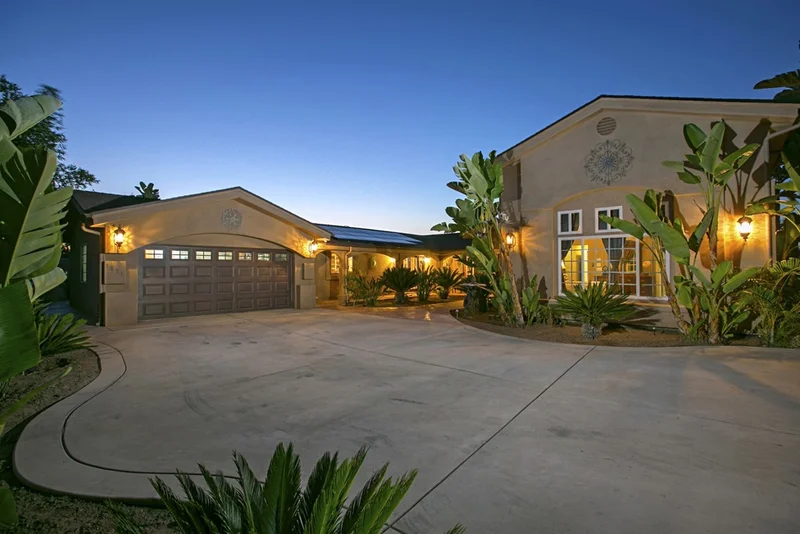 1851 Vista Way, El Cajon, CA 92019