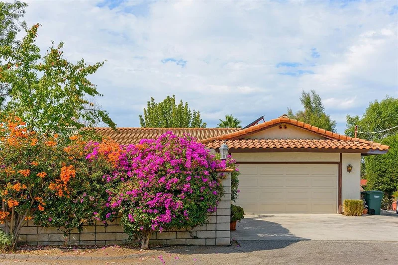 1165 Valencia Dr, Escondido, CA 92025