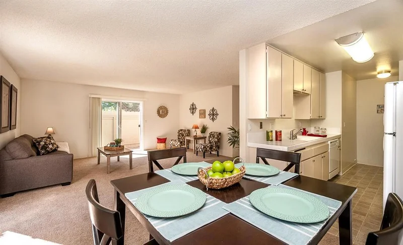 7775 Camino Glorita, San Diego, CA 92122