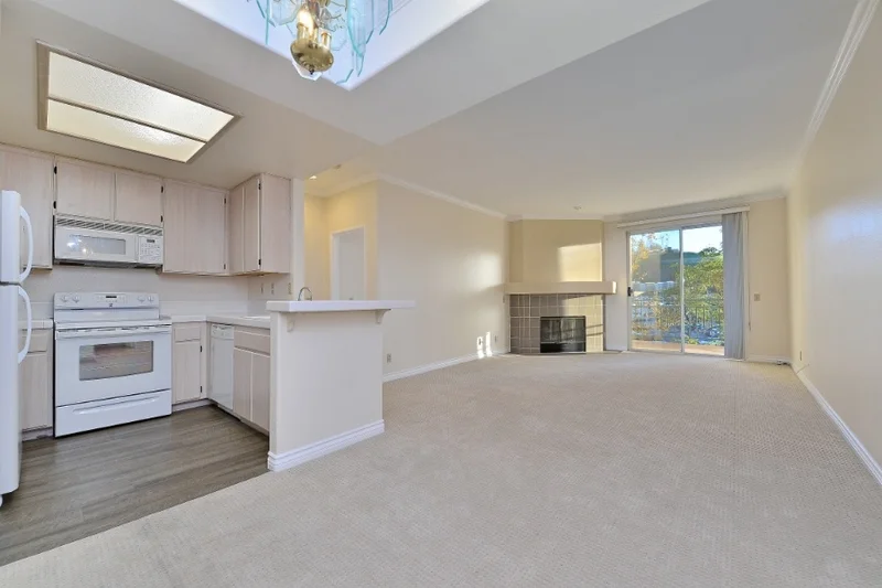 510 Camino De La Reina #204, San Diego, CA 92108
