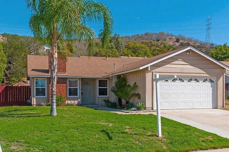 8617 Langholm, El Cajon, CA 92021