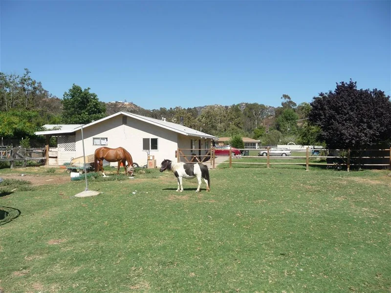 432 Paso Del Norte, Escondido, CA 92026