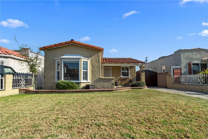 7710 Harvard, Los Angeles, CA 90047