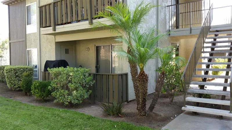 2550 White Oak Place #5, Escondido, CA 92027