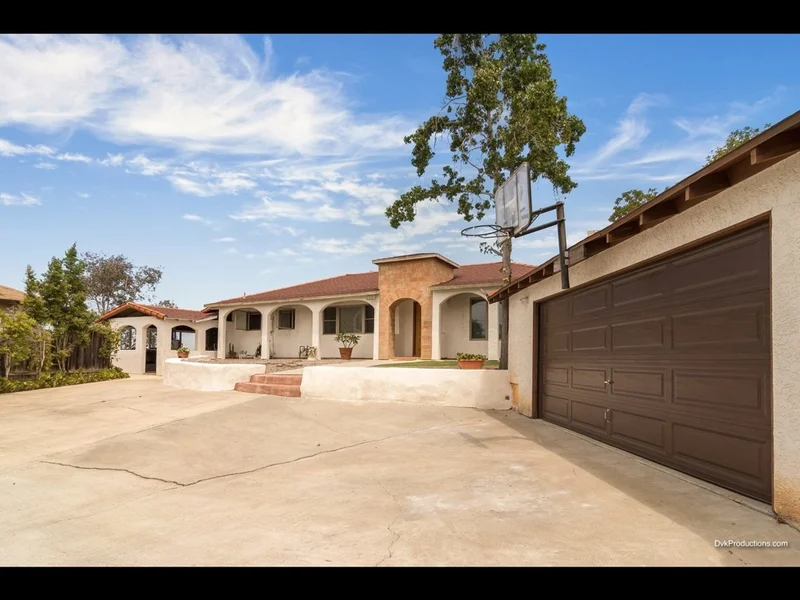 434 Avalon Drive, Vista, CA 92084