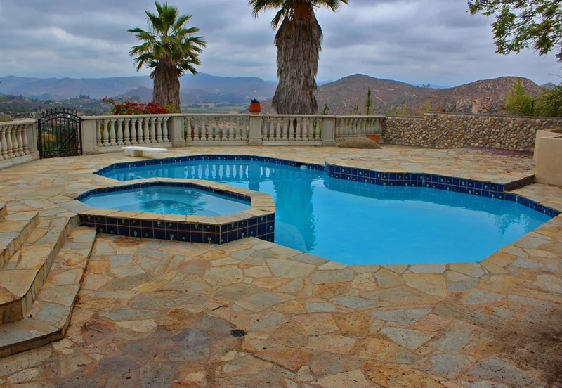 10 Coach, Escondido, CA 92025