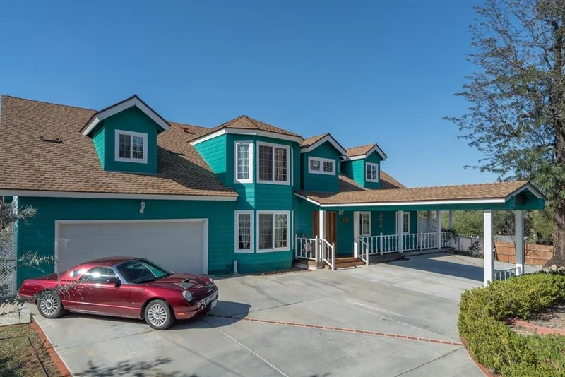 1249 La Cresta Blvd., El Cajon, CA 92021