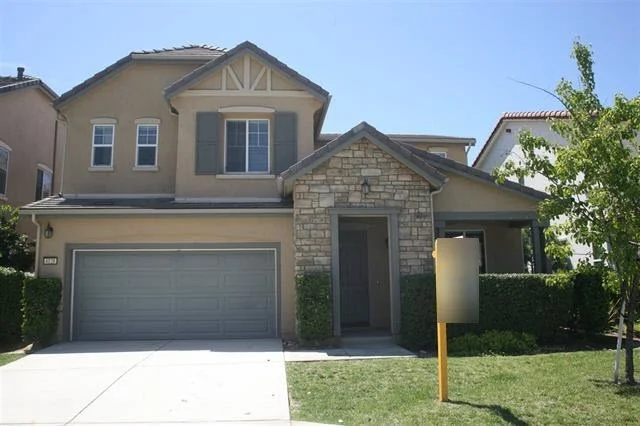 4128 Lake Circle Dr, Fallbrook, CA 92028