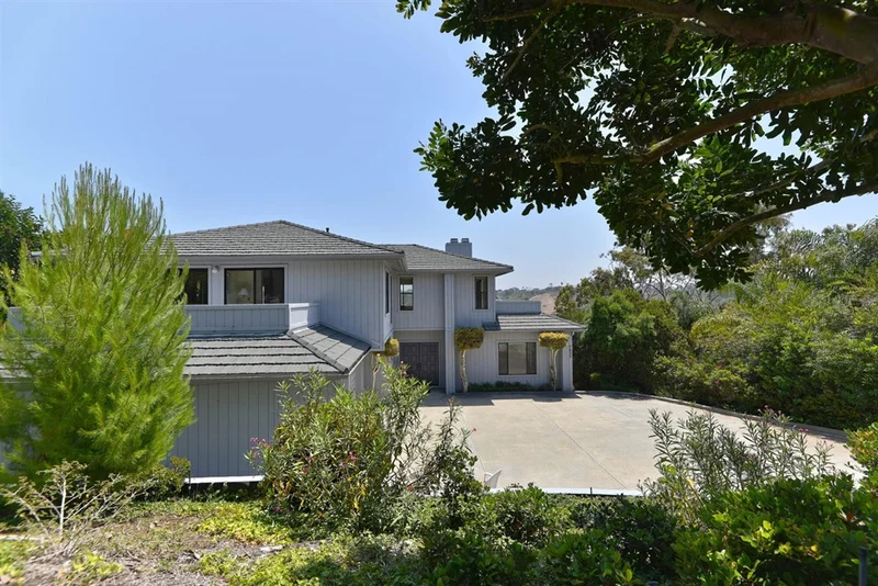 7855 Bellakaren Place, La Jolla, CA 92037