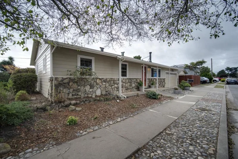 1006 Dwight Avenue, Half Moon Bay, CA 94019