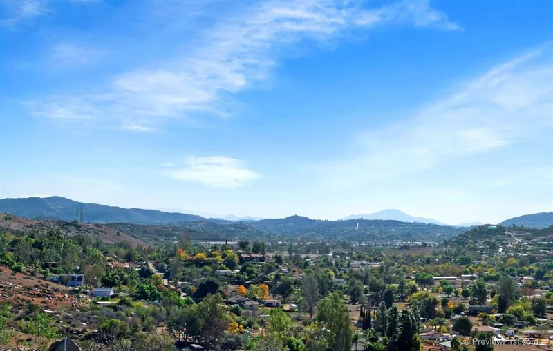 11777 Rocky Ln., Lakeside, CA 92040