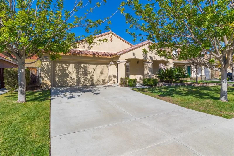 1001 Manteca Dr, Oceanside, CA 92057