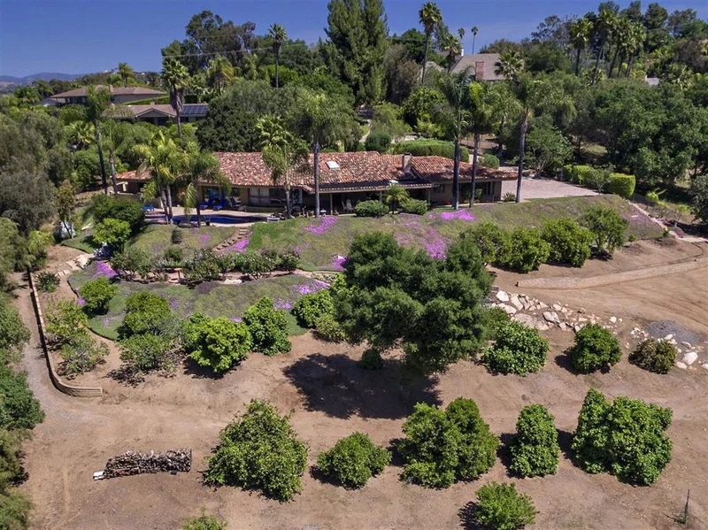 1124 Orangewood Drive, Escondido, CA 92025