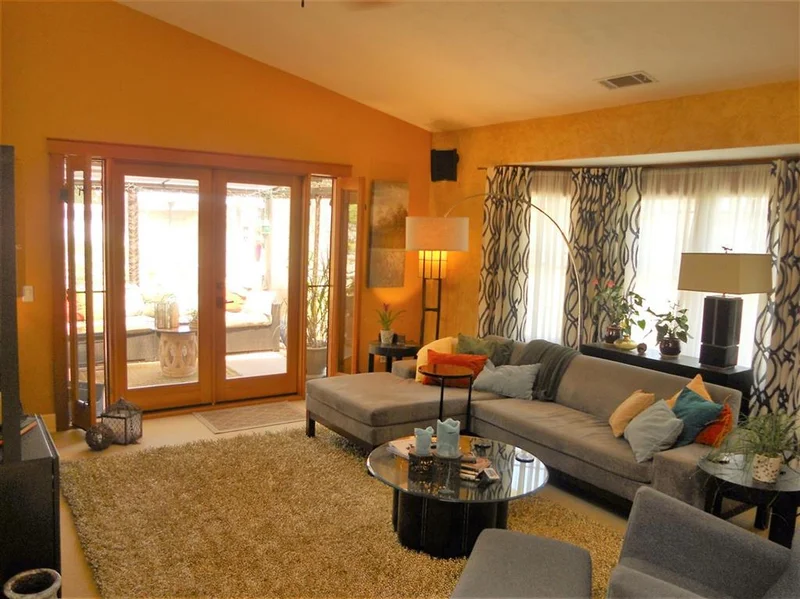 10218 Stonehurst Dr, Escondido, CA 92026