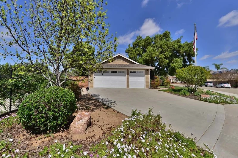 10406 Chase Creek Ln, Lakeside, CA 92040