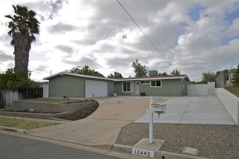 12442 Vaughan Rd, Poway, CA 92064