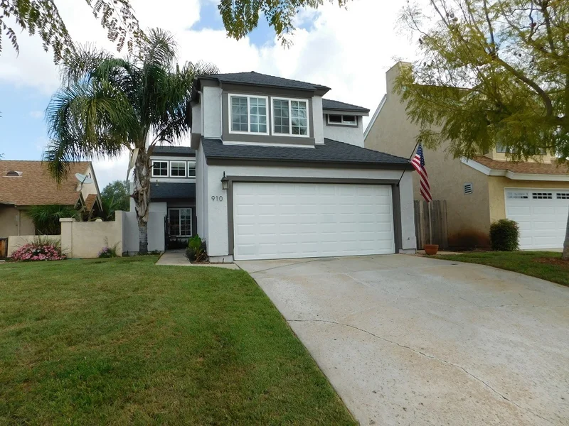 910 Sendero Avenue, Escondido, CA 92026