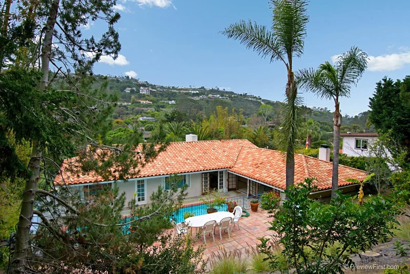 2556 Azure Coast Drive, La Jolla, CA 92037