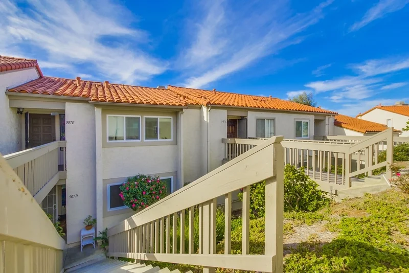 907 Caminito Estrada #D, Carlsbad, CA 92011