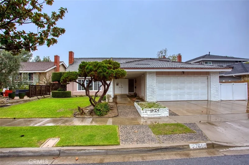 2701 Canary, Costa Mesa, CA 92626