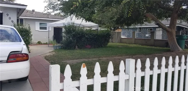909 Jackson, Santa Ana, CA 92703