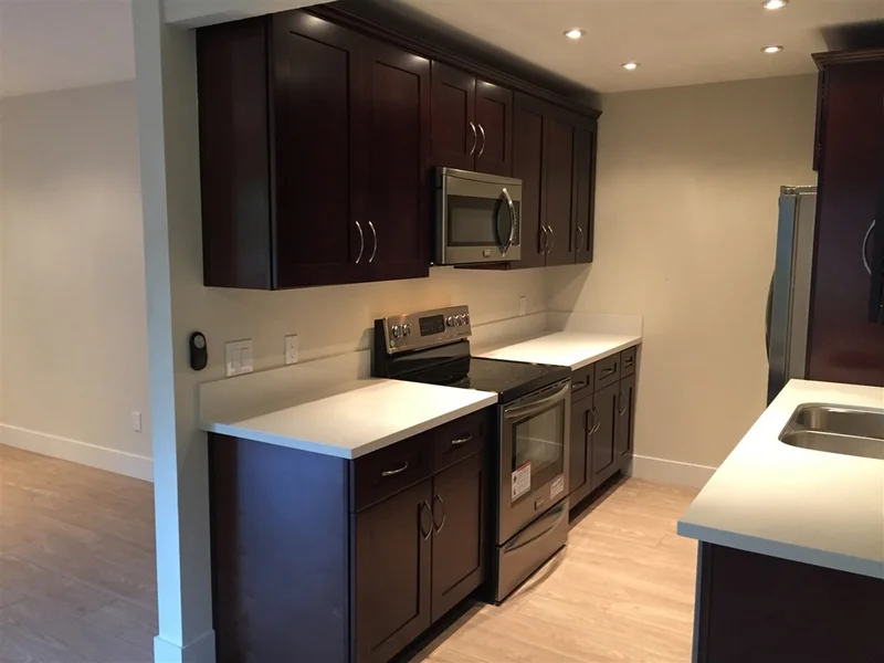 8528 Via Mallorca #F, La Jolla, CA 92037