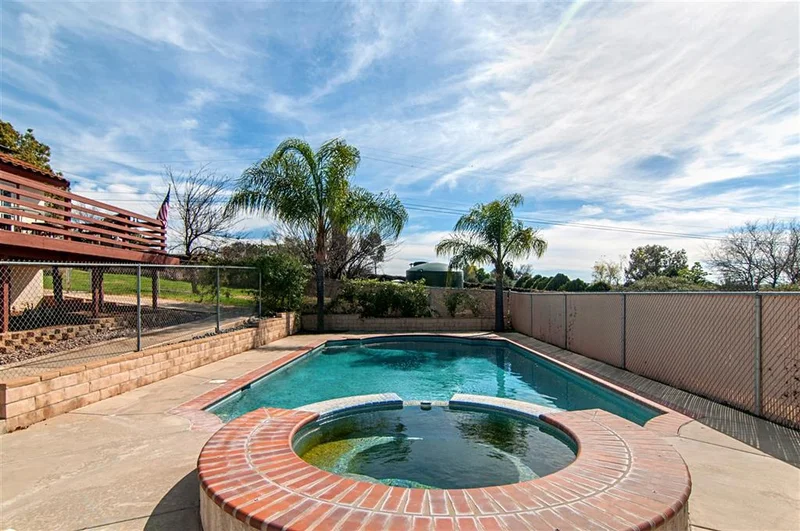 556 Colonel Ct, Ramona, CA 92065