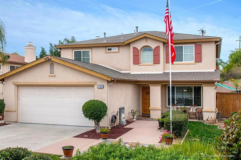 105 Gardenside Ct, Fallbrook, CA 92028