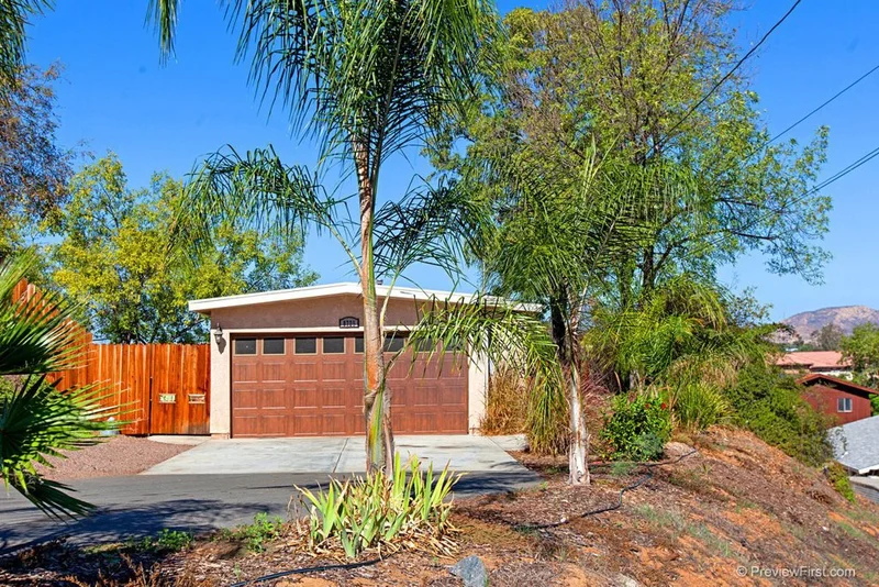 8725 Los Coches Rd, Lakeside, CA 92040
