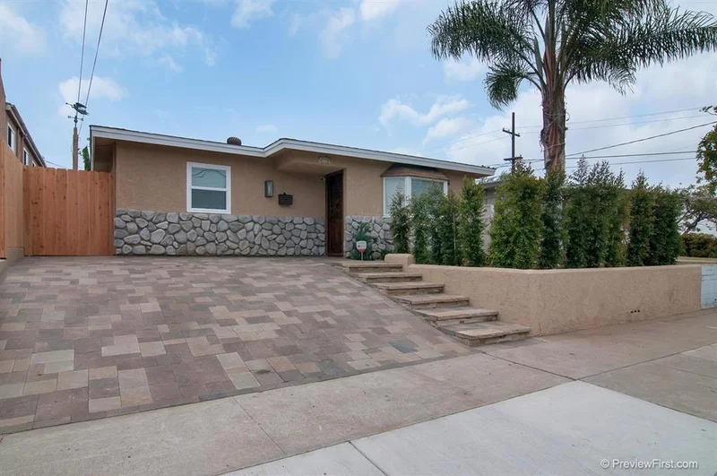 2752 Hornblend Street, San Diego, CA 92109