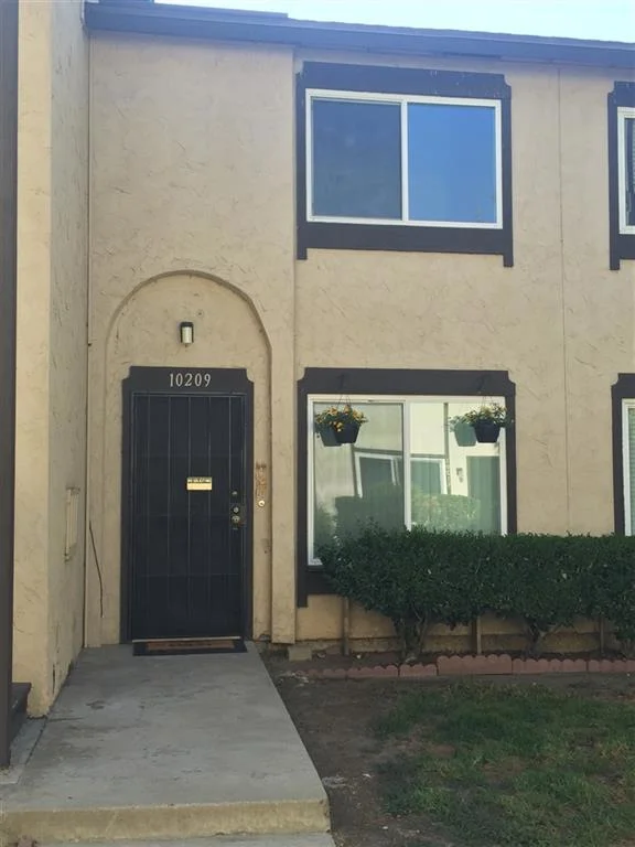 10209 Peaceful Court, Santee, CA 92071
