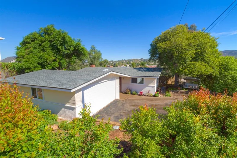 1258 Oak Knoll Dr., Vista, CA 92084